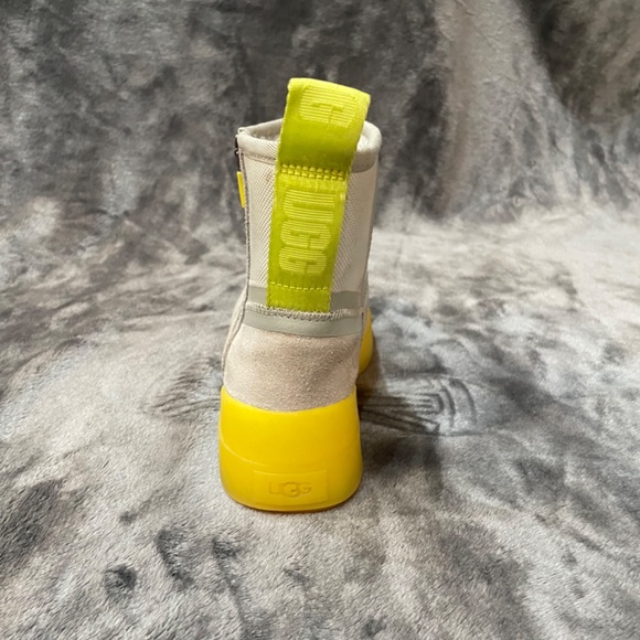 Womens Size 6 Ugg Boots - Picture 4 of 4